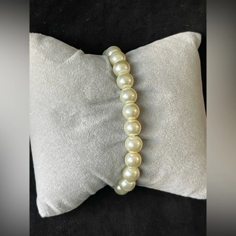 Vintage faux pearl bracelet